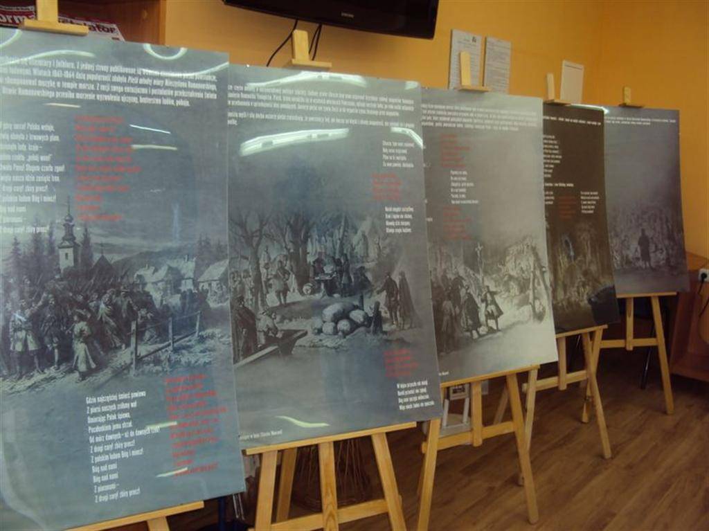 Wystawa W Krwawym Polu Srebrne Ptaszę w ZSP w Wieruszowie